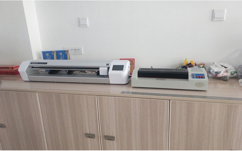 銅版紙模切機(jī)、即時貼雕刻機(jī)