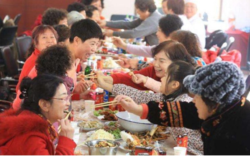 敦煌社區(qū)舉辦“左鄰右舍話端午，鄰里一家親”端午節(jié)活動暨第十三屆百家宴活動